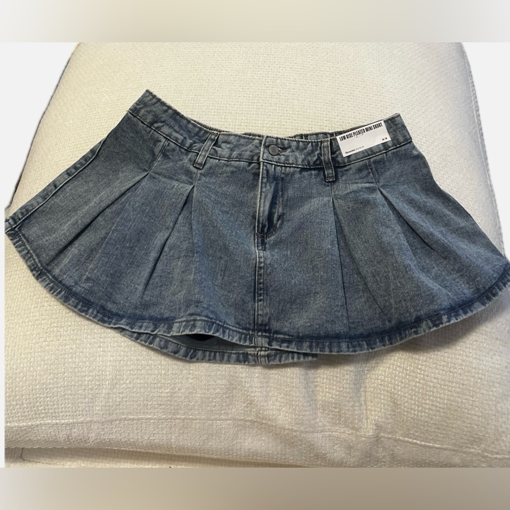 Low rise pleated denim mini skirt bluenotes